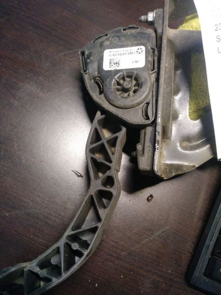 2007 DODGE RAM1500 ACCELERATOR PEDAL WITH TPS. PART NUMBER 53034003AB