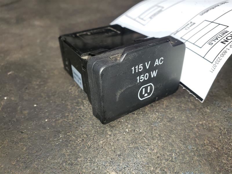 2012 DODGE RAM2500 POWER INVERTER OUTLET. PART NUMBER 56046933AA