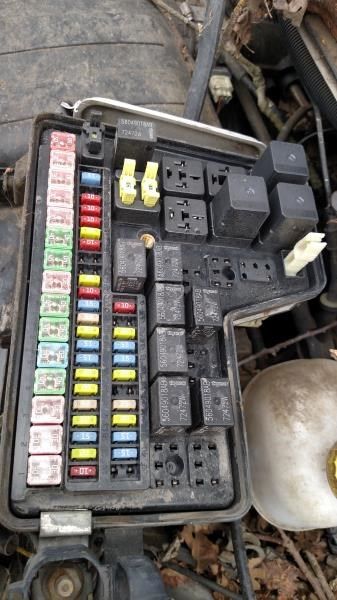 2005 DODGE RAM 1500 FUSE BOX. PART NUMBER 05026033AB