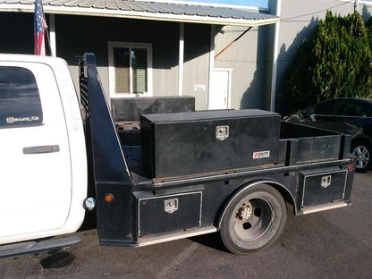 2013 RAM 3500 172.4 INCH WHEELBASE.  FLAT BED