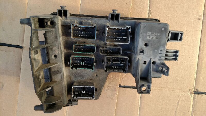 2003 DODGE RAM1500 POWER DISTRIBUTION CENTER. PART NUMBER 56045433AH