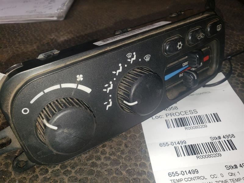 2004 DODGE RAM3500 DUAL ZONE TEMP CONTROLLER. PART NUMBER 55056323AD