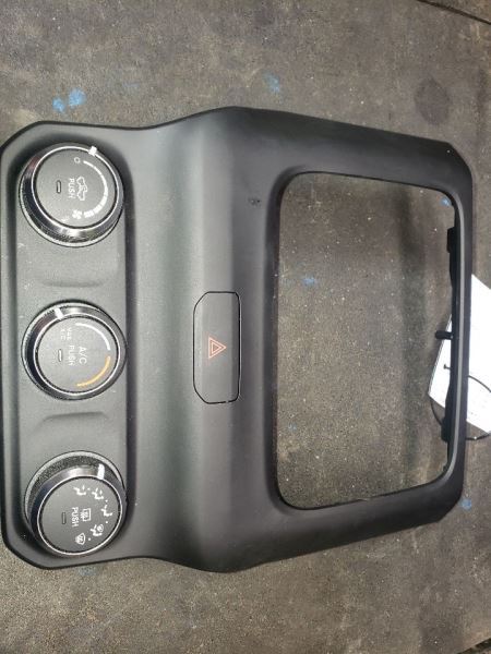 2020 RAM2500 AC TEMP CONTROL WITH 5 INCH SCREEN BEZEL. PART NUMBER 68340281AD