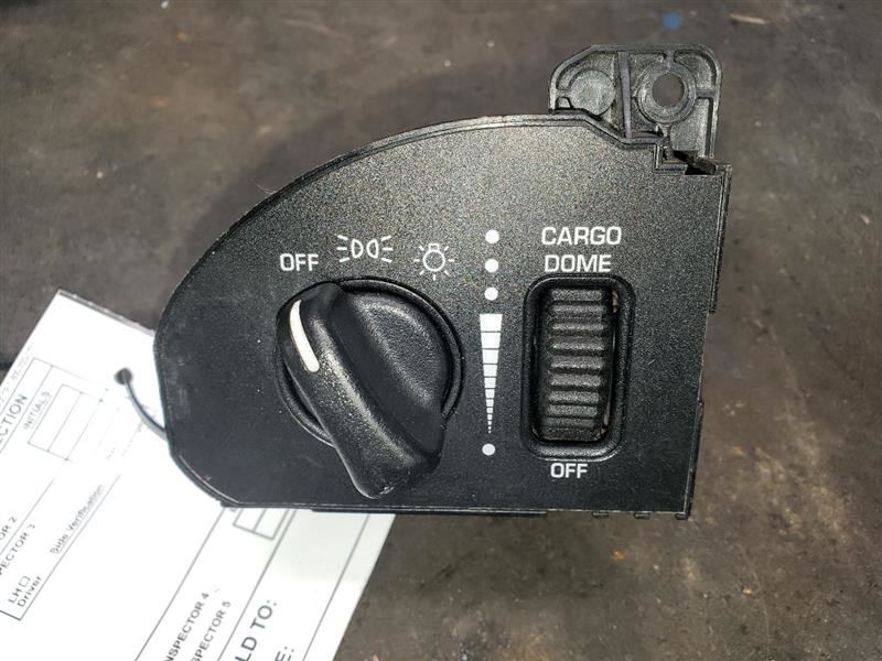 2001 DODGE RAM1500 HEADLAMP SWITCH. PART NUMBER 56021673AD