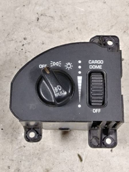 2002 DODGE RAM2500 HEADLAMP SWITCH WITH FOG LAMPS. PART NUMBER 56021675AE